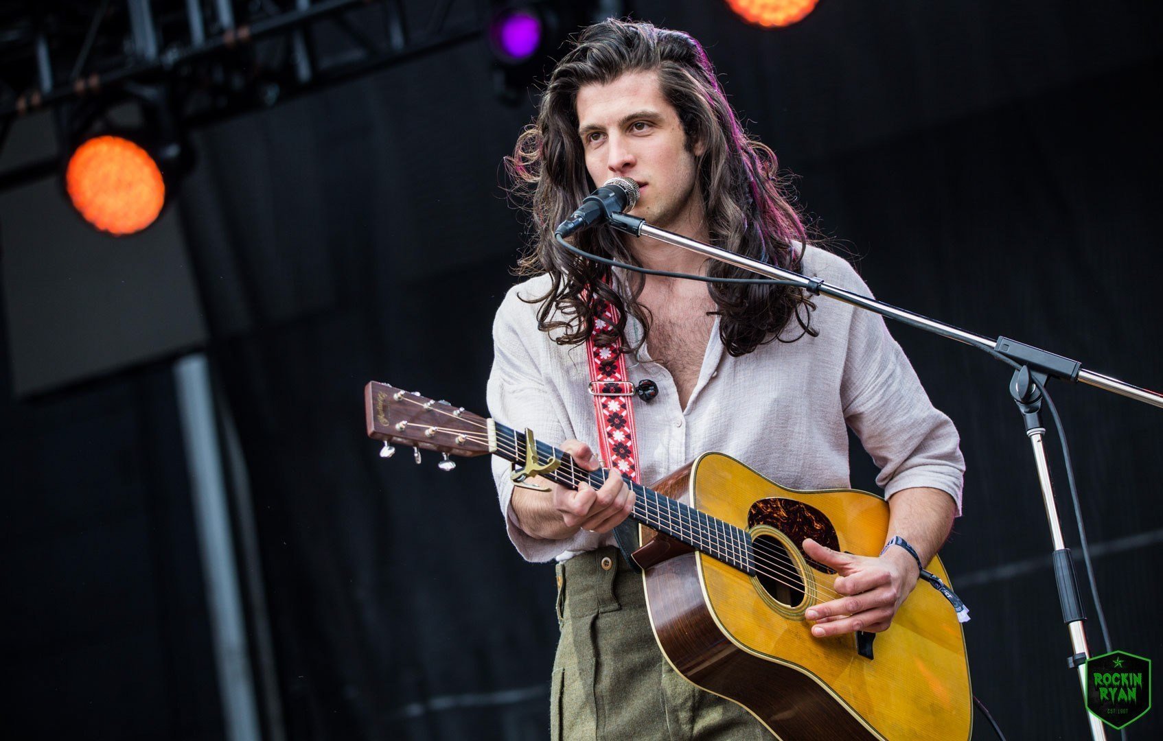 Billy Raffoul Reminds Us, "It's a Beautiful Life" Red Roll